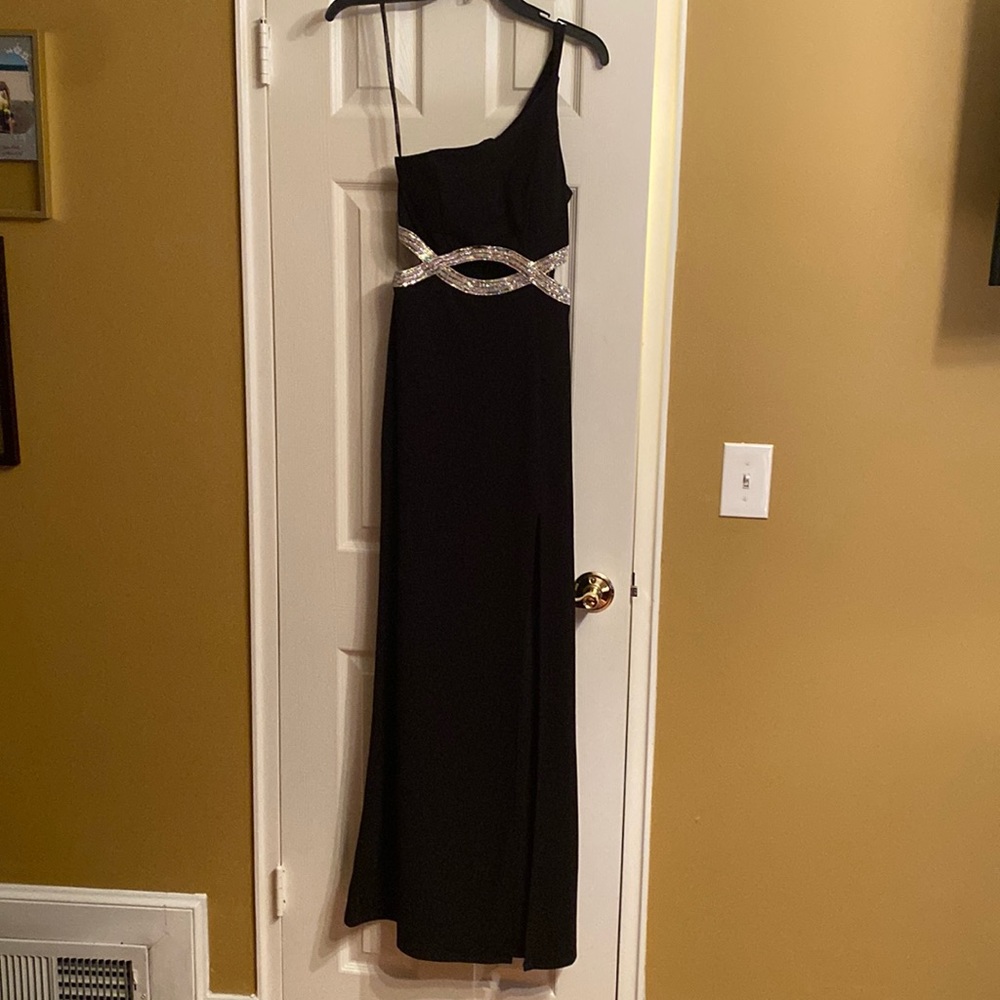One shoulder dress